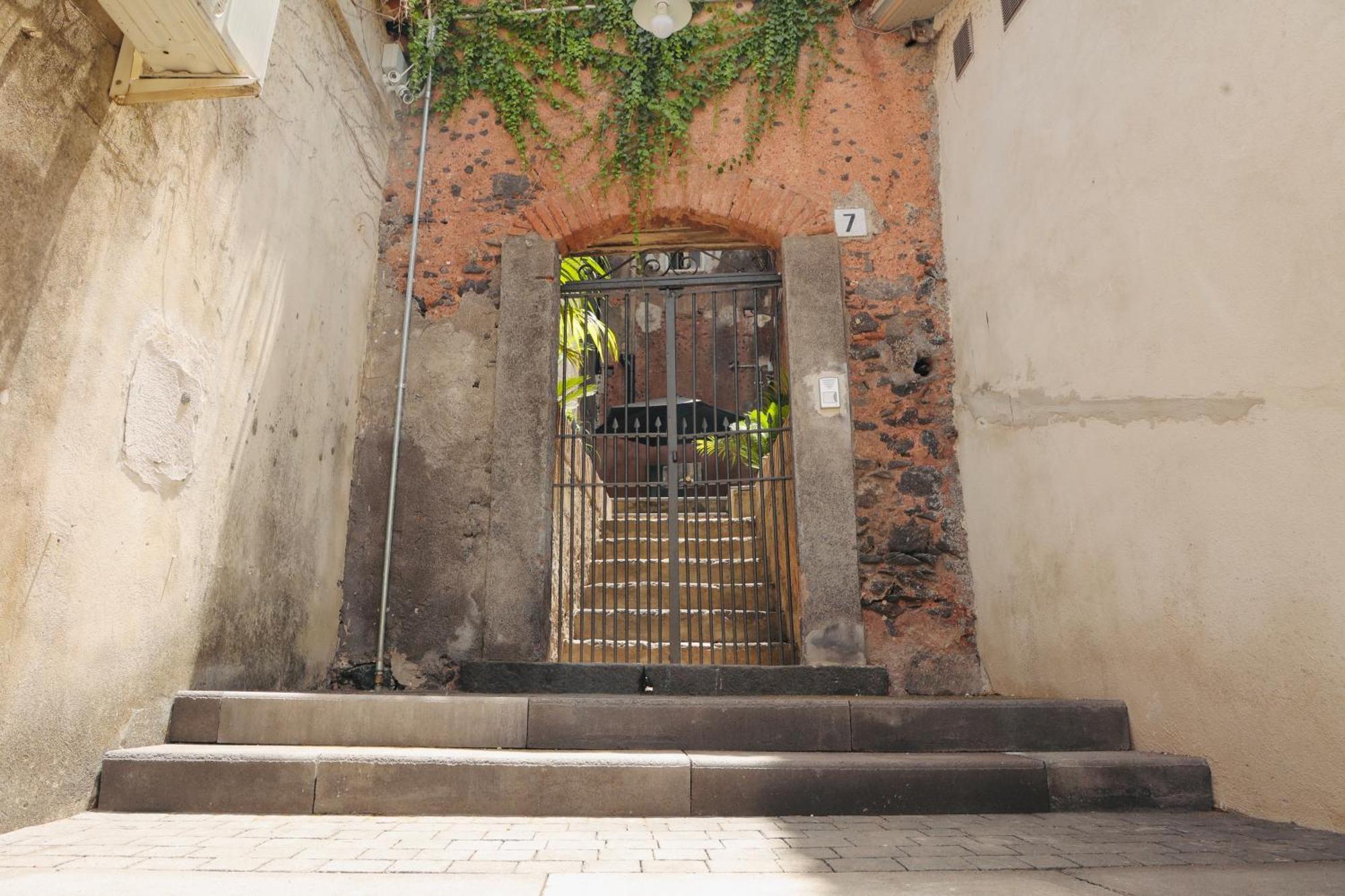 Fuochisti House Apartment Catania Bagian luar foto