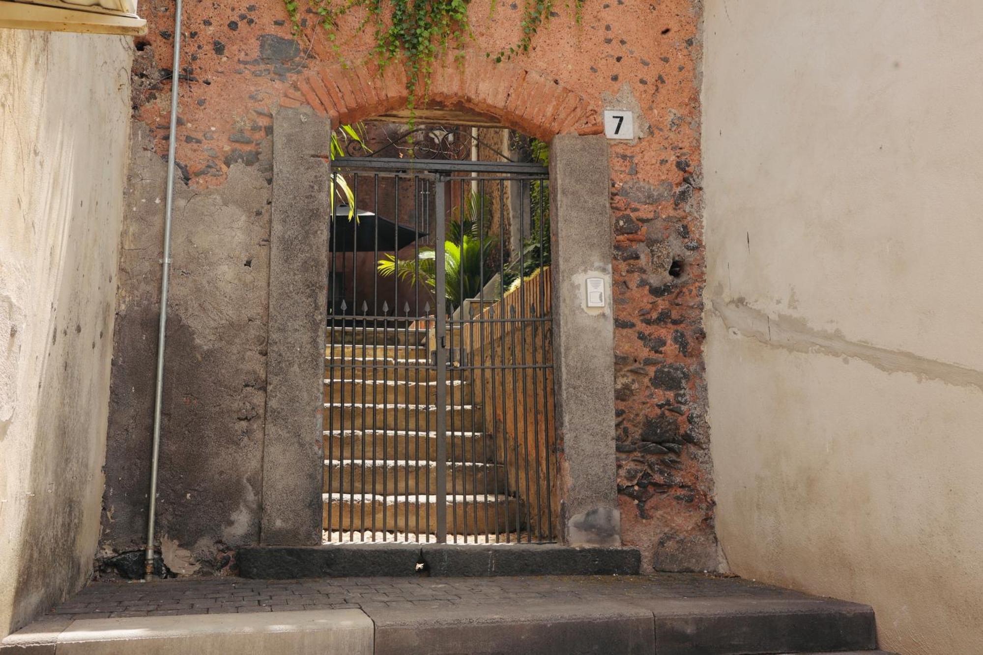 Fuochisti House Apartment Catania Bagian luar foto